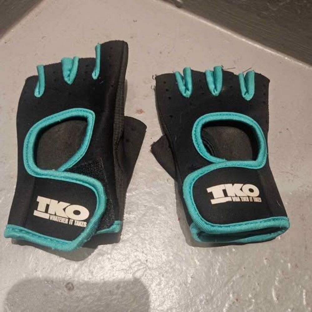 TKO Women's Fitness Gloves Size Medium Black and Blue Fingerless